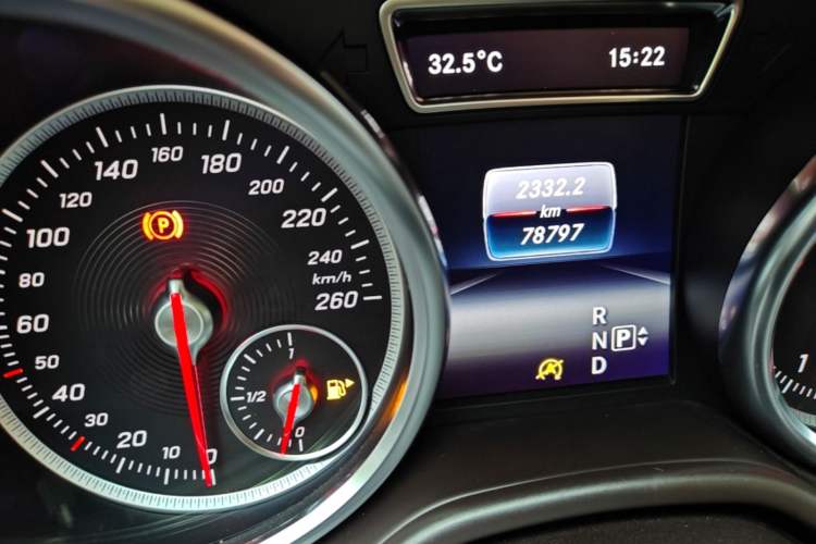 Used Mercedes-Benz GLE 2016 GLE 320 4MATIC Dynamic Edition Odometer Close Up