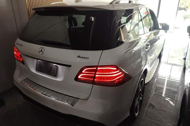 Used Mercedes-Benz GLE 2016 GLE 400 4MATIC Rear Right 45 Deg