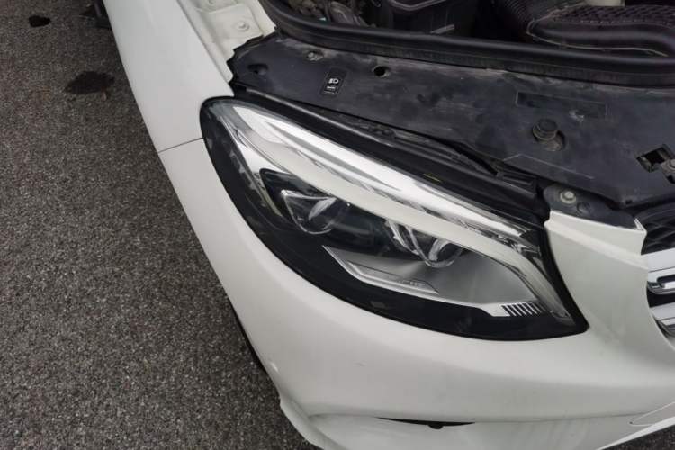 Used Mercedes-Benz GLE 2016 GLE 320 4MATIC Luxury Model Right Front Headlight