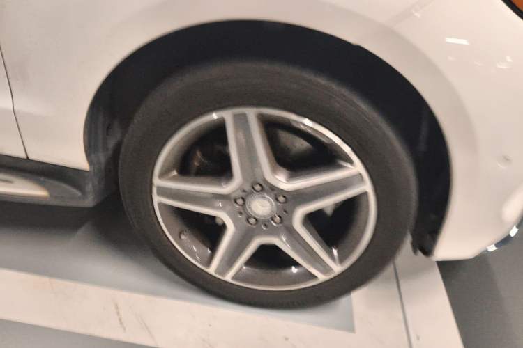 Used Mercedes-Benz GLE  Right Front Wheel Hub