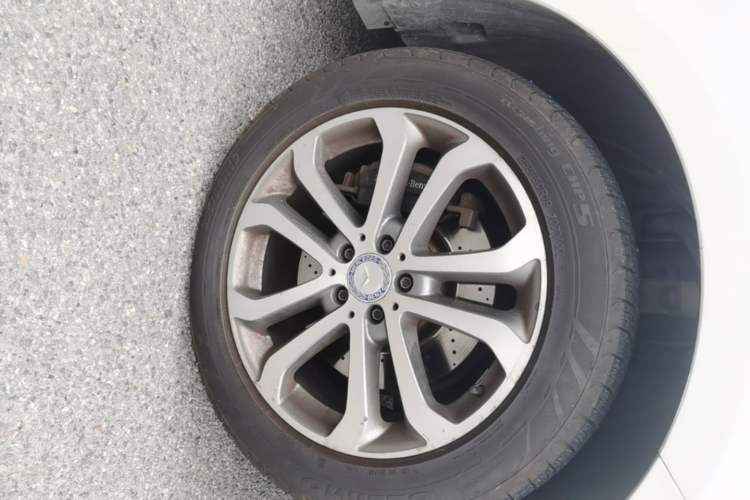 Used Mercedes-Benz GLE 2016 GLE 320 4MATIC Luxury Model Right Front Wheel Hub