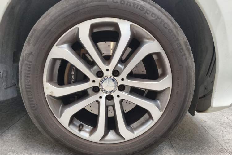 Used Mercedes-Benz GLE 2016 GLE 320 4MATIC Dynamic Edition Right Front Wheel Hub