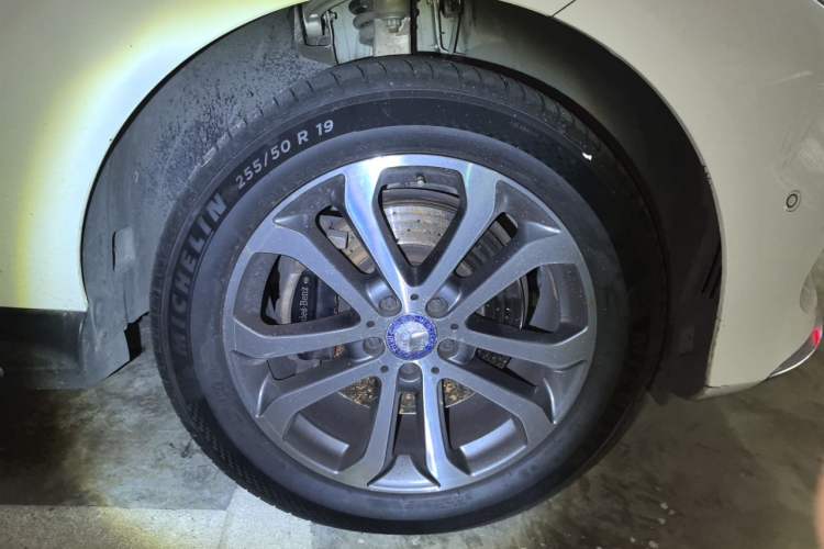 Used Mercedes-Benz GLE 2016 GLE 320 4MATIC Dynamic Edition Right Front Wheel Hub