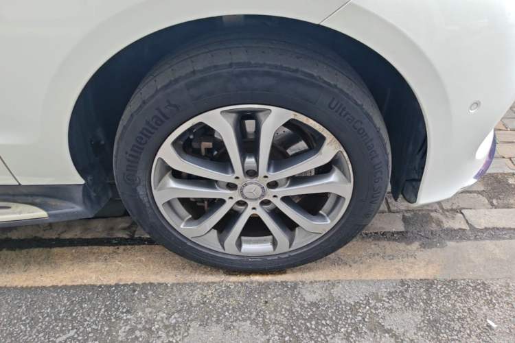 Used Mercedes-Benz GLE 2016 GLE 320 4MATIC Dynamic Edition Right Front Wheel Hub