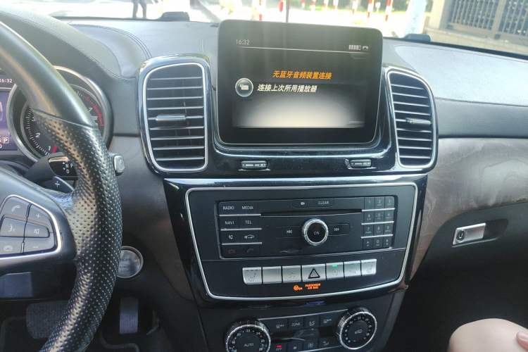Used Mercedes-Benz GLE 2017 GLE 400 4MATIC Audio And AC Panel