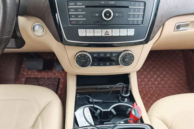 Used Mercedes-Benz GLE 2017 GLE 320 4MATIC Luxury Model Audio And AC Panel