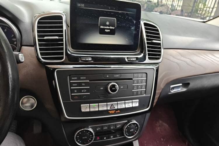 Used Mercedes-Benz GLE 2017 GLE 320 4MATIC Luxury Model Audio And AC Panel