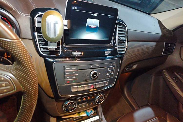 Used Mercedes-Benz GLE 2017 GLE 320 4MATIC Dynamic Model Audio And AC Panel