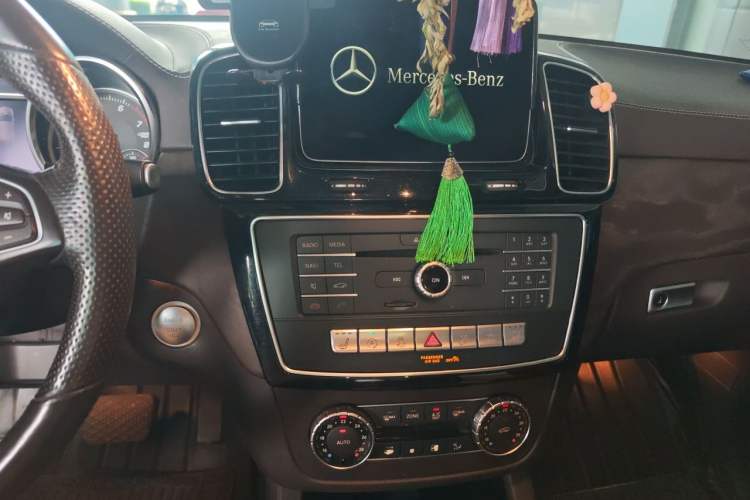 Used Mercedes-Benz GLE 2017 GLE 320 4MATIC Dynamic Model Audio And AC Panel