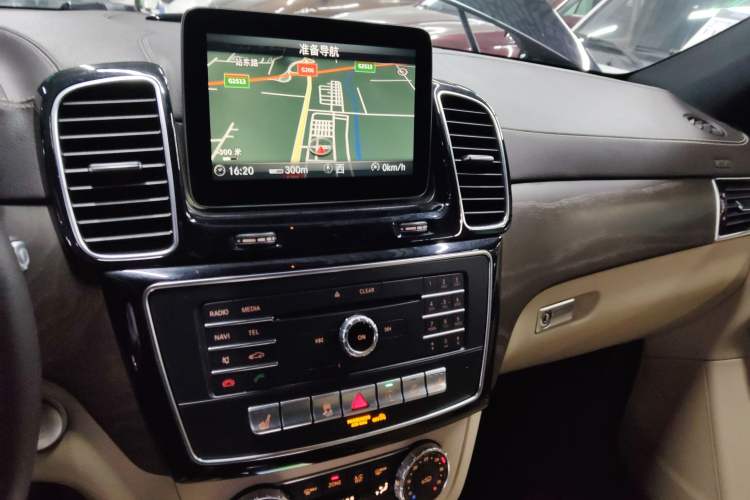 Used Mercedes-Benz GLE 2017 GLE 400 4MATIC Audio And AC Panel