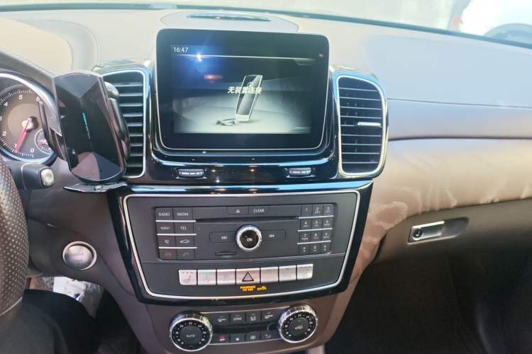Used Mercedes-Benz GLE 2017 GLE 320 4MATIC Luxury Model Audio And AC Panel