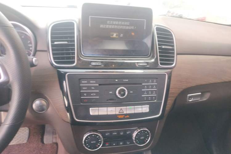 Used Mercedes-Benz GLE 2017 GLE 320 4MATIC Luxury Model Audio And AC Panel
