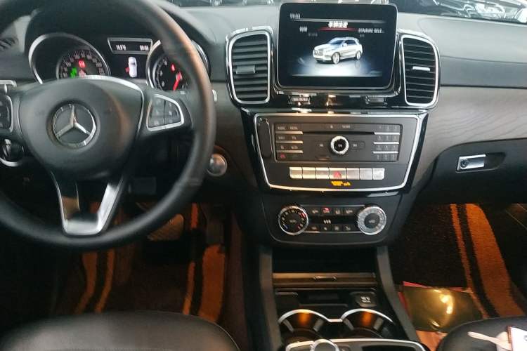 Used Mercedes-Benz GLE 2017 GLE 320 4MATIC Dynamic Model Audio And AC Panel