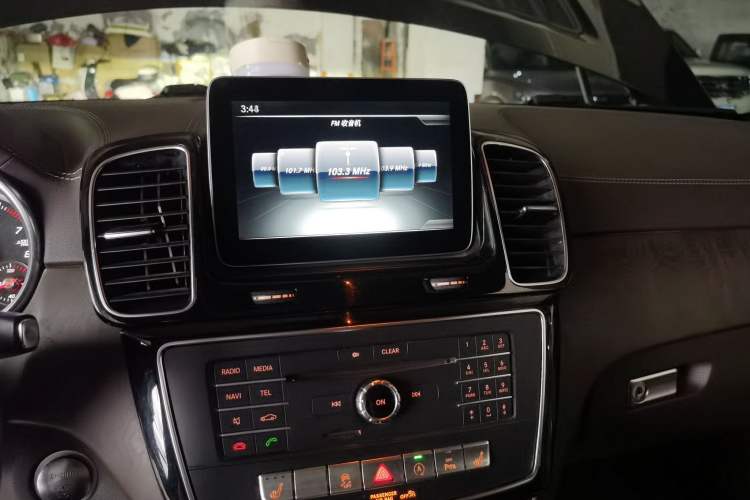 Used Mercedes-Benz GLE 2017 GLE 400 4MATIC Audio And AC Panel