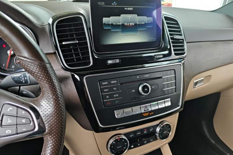Used Mercedes-Benz GLE 2017 GLE 400 4MATIC Audio And AC Panel