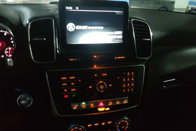 Used Mercedes-Benz GLE 2017 GLE 320 4MATIC Dynamic Model Audio And AC Panel