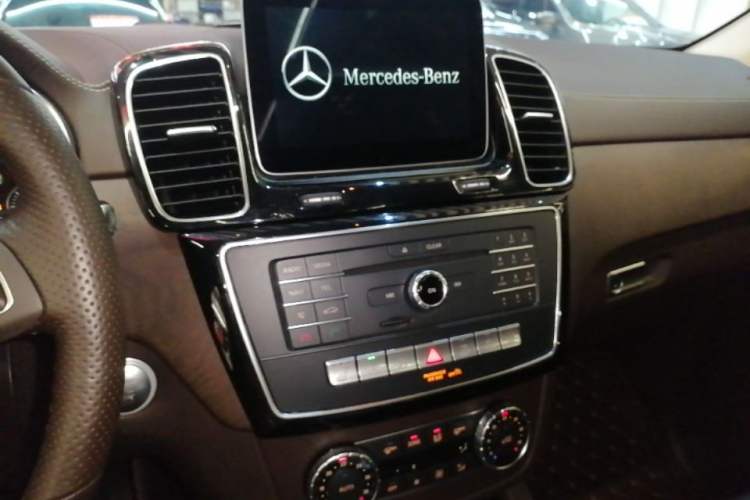 Used Mercedes-Benz GLE 2017 GLE 320 4MATIC Dynamic Model Audio And AC Panel