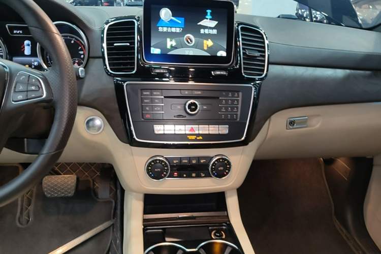 Used Mercedes-Benz GLE 2017 GLE 320 4MATIC Dynamic Model Audio And AC Panel