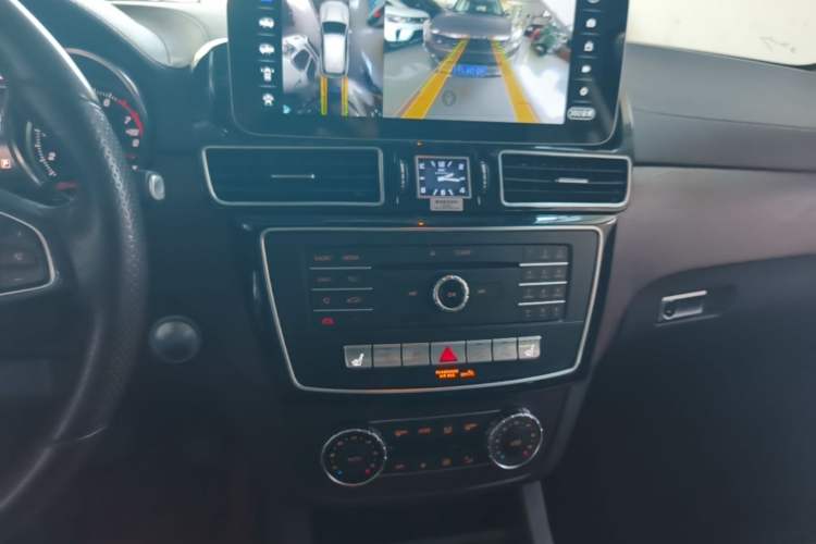 Used Mercedes-Benz GLE 2017 GLE 320 4MATIC Dynamic Model Audio And AC Panel