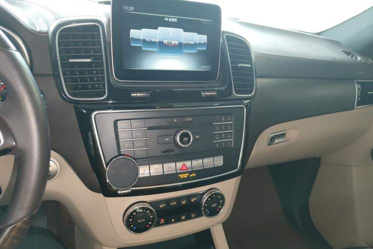 Used Mercedes-Benz GLE 2017 GLE 320 4MATIC Dynamic Model Audio And AC Panel