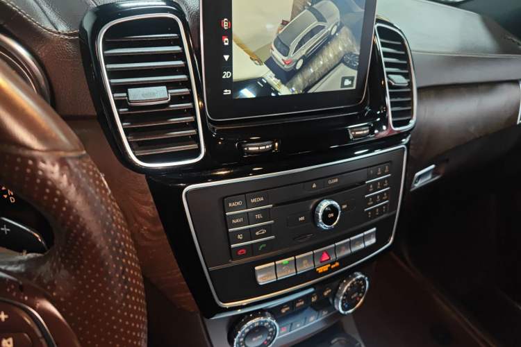 Used Mercedes-Benz GLE 2017 GLE 320 4MATIC Dynamic Model Audio And AC Panel