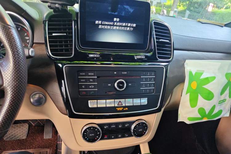 Used Mercedes-Benz GLE 2017 GLE 400 4MATIC Audio And AC Panel
