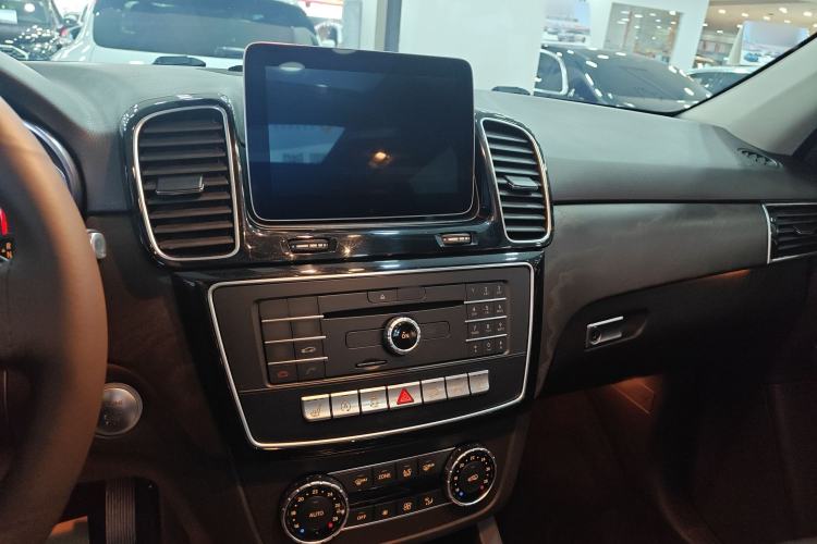 Used Mercedes-Benz GLE 2017 GLE 320 4MATIC Dynamic Model Audio And AC Panel