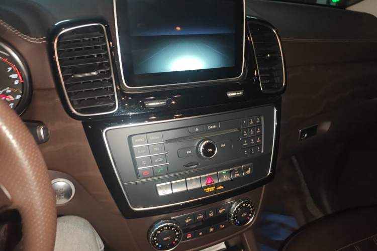 Used Mercedes-Benz GLE 2017 GLE 400 4MATIC Audio And AC Panel