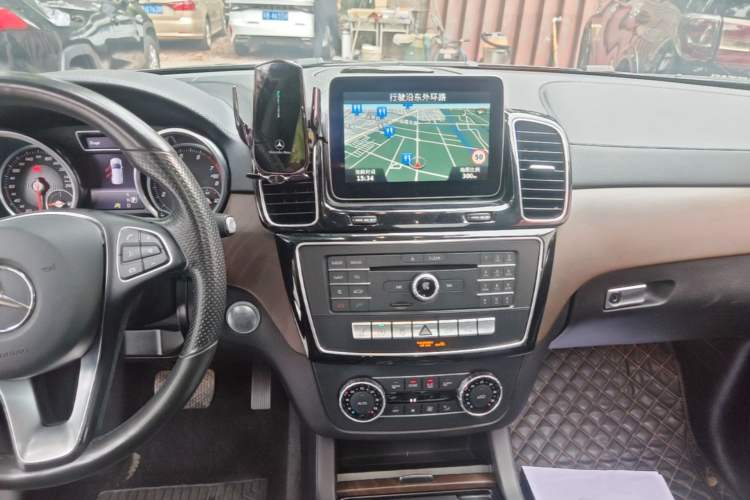Used Mercedes-Benz GLE 2017 GLE 320 4MATIC Dynamic Model Audio And AC Panel