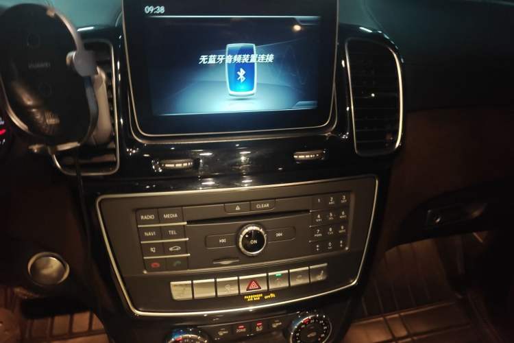 Used Mercedes-Benz GLE 2017 GLE 400 4MATIC Audio And AC Panel