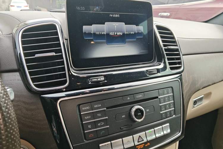 Used Mercedes-Benz GLE 2017 GLE 400 4MATIC Audio And AC Panel