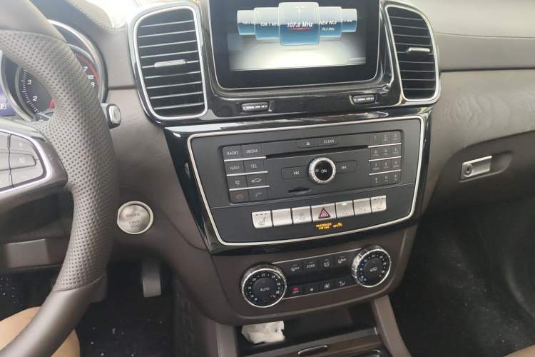 Used Mercedes-Benz GLE 2017 GLE 400 4MATIC Audio And AC Panel