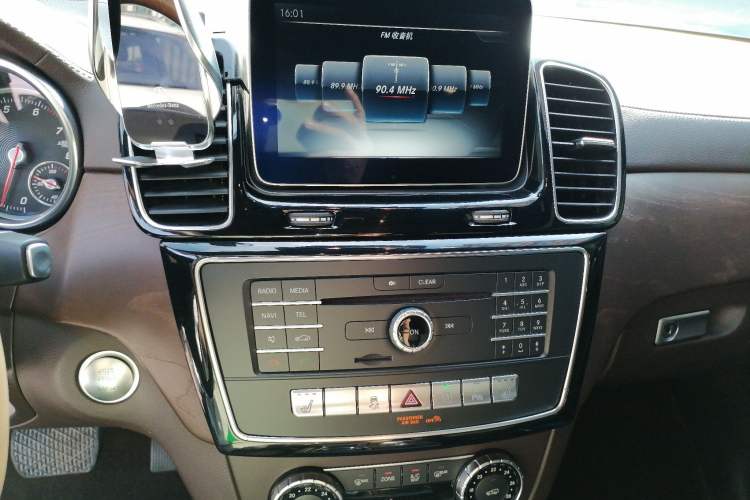 Used Mercedes-Benz GLE 2017 GLE 400 4MATIC Audio And AC Panel