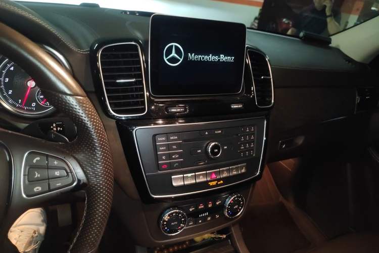 Used Mercedes-Benz GLE 2017 GLE 320 4MATIC Dynamic Model Audio And AC Panel