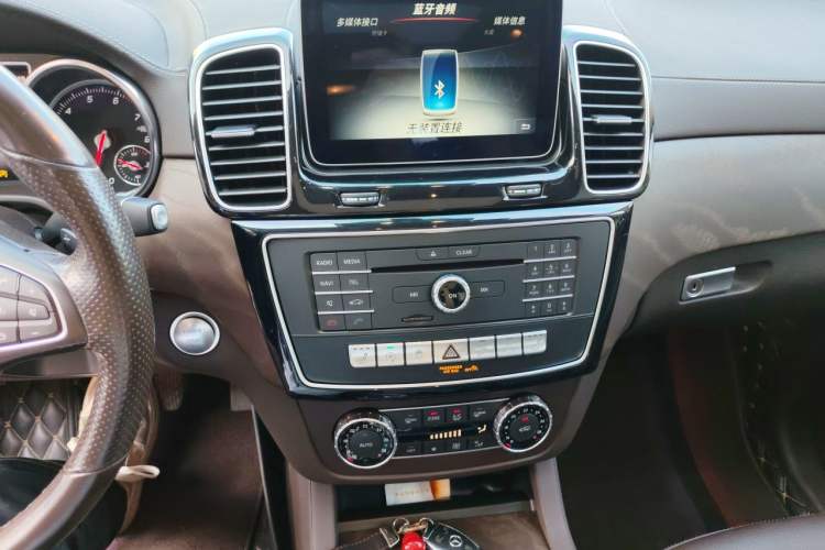 Used Mercedes-Benz GLE 2017 GLE 320 4MATIC Dynamic Model Audio And AC Panel