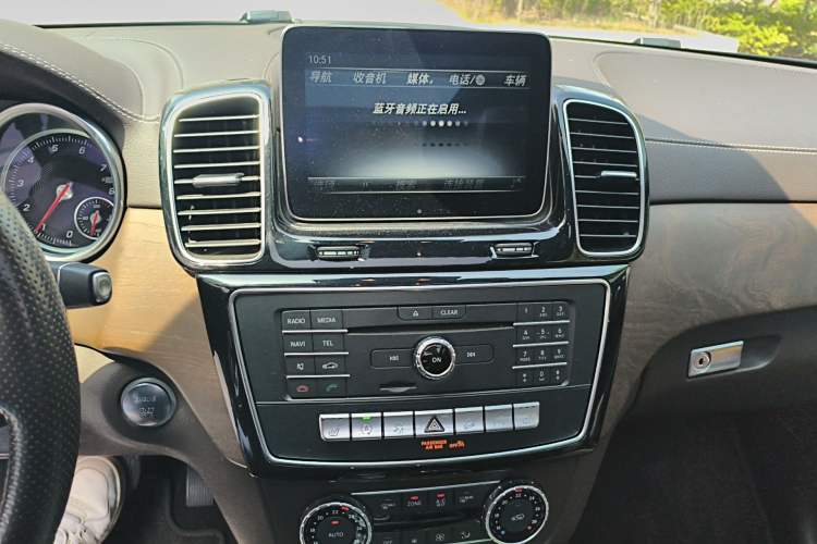 Used Mercedes-Benz GLE 2017 GLE 320 4MATIC Dynamic Model Audio And AC Panel