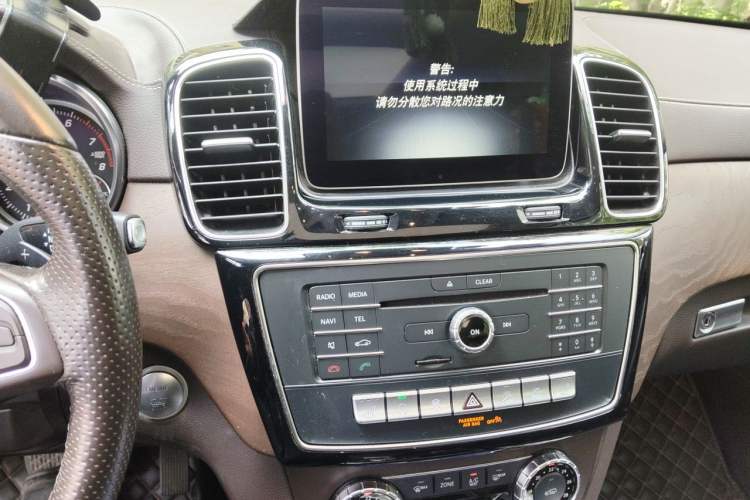 Used Mercedes-Benz GLE 2017 GLE 320 4MATIC Dynamic Model Audio And AC Panel