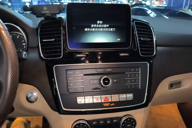 Used Mercedes-Benz GLE 2017 GLE 320 4MATIC Dynamic Model Audio And AC Panel
