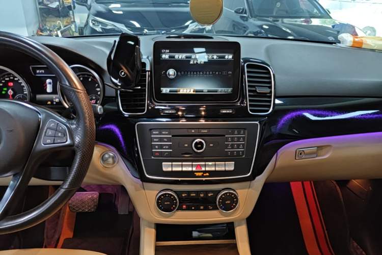 Used Mercedes-Benz GLE 2017 GLE 320 4MATIC Dynamic Model Audio And AC Panel