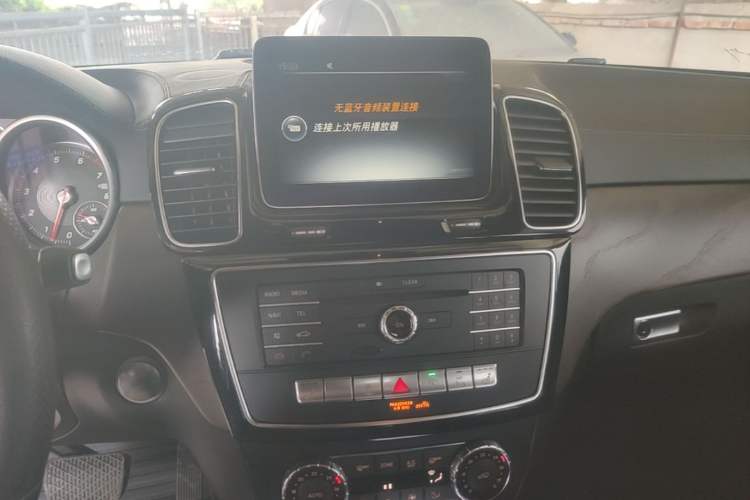 Used Mercedes-Benz GLE 2017 GLE 400 4MATIC Audio And AC Panel