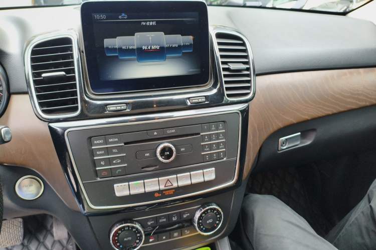 Used Mercedes-Benz GLE 2017 GLE 320 4MATIC Dynamic Model Audio And AC Panel