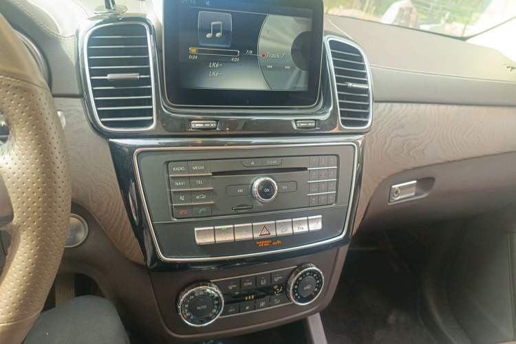 Used Mercedes-Benz GLE 2017 GLE 320 4MATIC Dynamic Model Audio And AC Panel