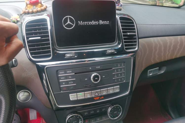 Used Mercedes-Benz GLE 2017 GLE 320 4MATIC Dynamic Model Audio And AC Panel