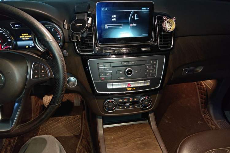 Used Mercedes-Benz GLE 2017 GLE 320 4MATIC Dynamic Model Audio And AC Panel