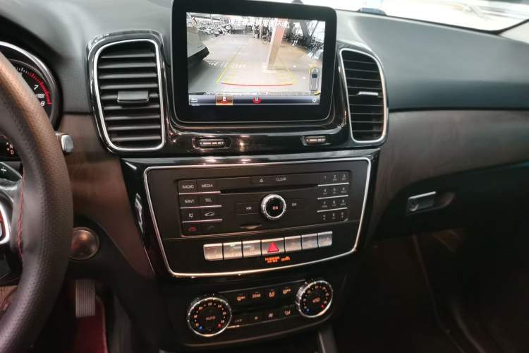 Used Mercedes-Benz GLE 2017 GLE 320 4MATIC Dynamic Model Audio And AC Panel