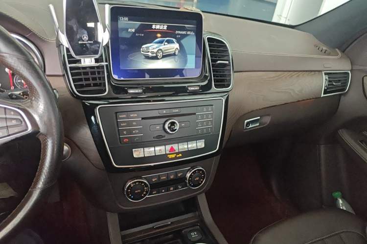 Used Mercedes-Benz GLE 2017 GLE 320 4MATIC Dynamic Model Audio And AC Panel