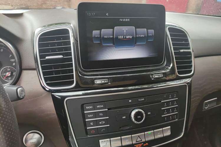 Used Mercedes-Benz GLE 2017 GLE 320 4MATIC Luxury Model Audio And AC Panel