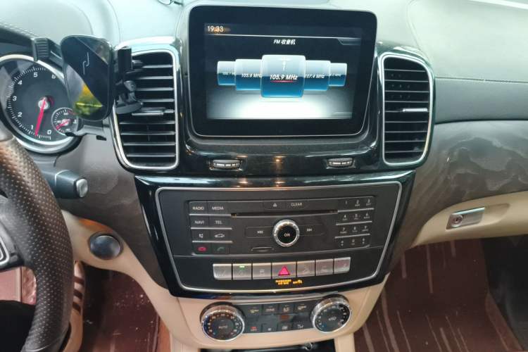 Used Mercedes-Benz GLE 2017 GLE 320 4MATIC Dynamic Model Audio And AC Panel