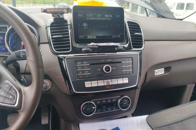 Used Mercedes-Benz GLE 2017 GLE 320 4MATIC Dynamic Model Audio And AC Panel