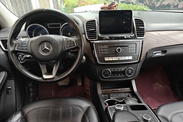 Used Mercedes-Benz GLE 2017 GLE 320 4MATIC Luxury Model Center Console